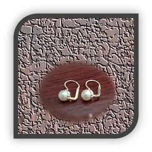 ER00500C-18ct Yellow Gold Pearl Earrings.