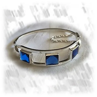 BA00700D-Sterling Silver Synthetic Sapphire Bangle.