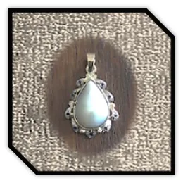 PE00800B-9ct Yellow Gold Pearl Sapphire Pendant.